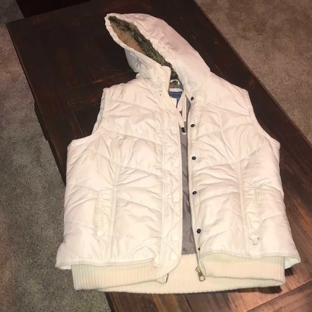 American Eagle puff vest